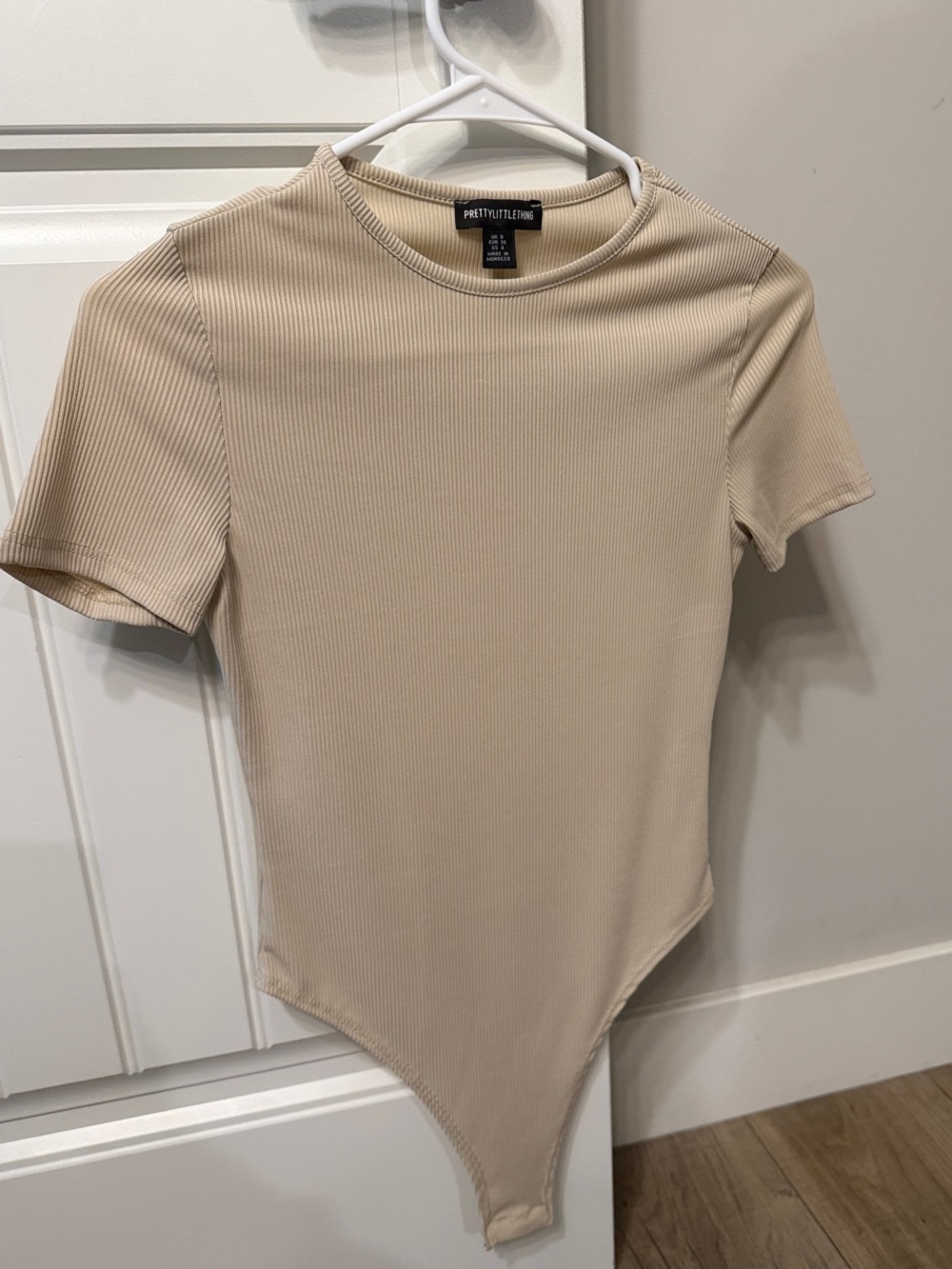 Pretty Little Thing Ribbed Short Sleeve Bodysuit - Light Beige